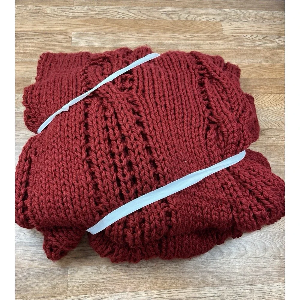 Pottery Barn Chunky Cable Knit Throw Blanket Red 55 x 80 -Very Thick & Heavy NEW